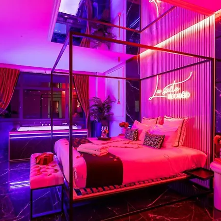 Trocadero Private Jacuzzi *