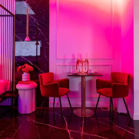Trocadero Private Jacuzzi Διαμέρισμα *